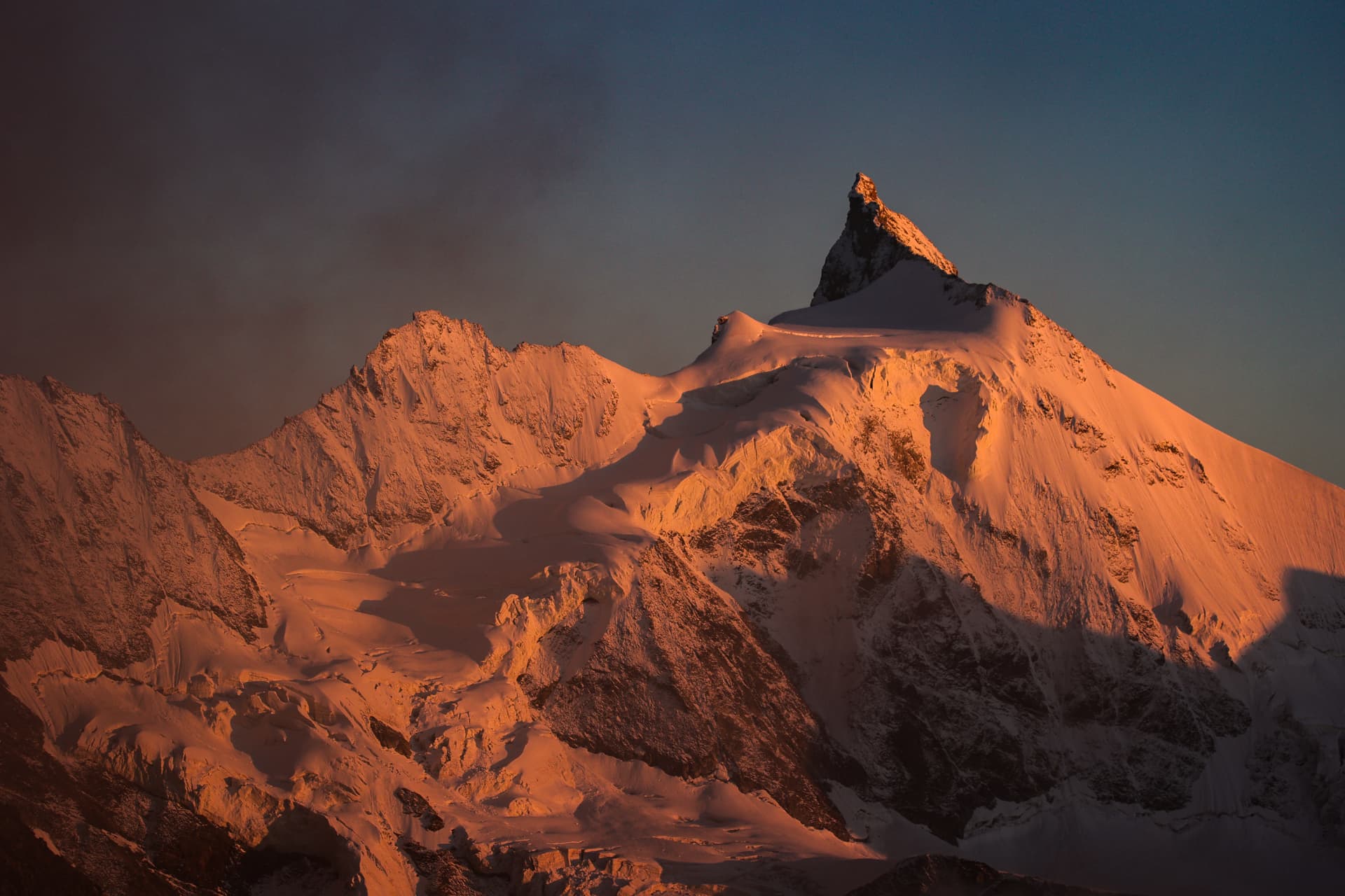 Cabane de Tracuit — Sonnenuntergang und Sonnenaufgang mit einer Hüttennacht