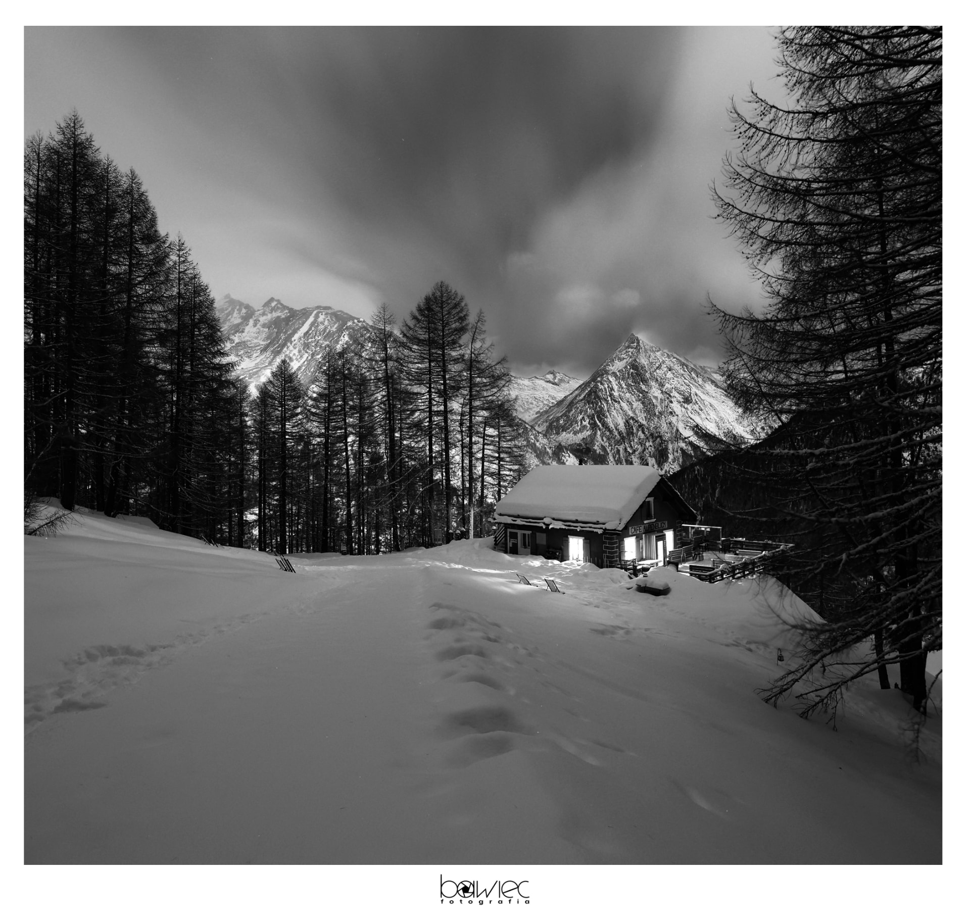 Saas-Fee und Café Alpenblick — eine Nacht in der Hütte über dem Tal