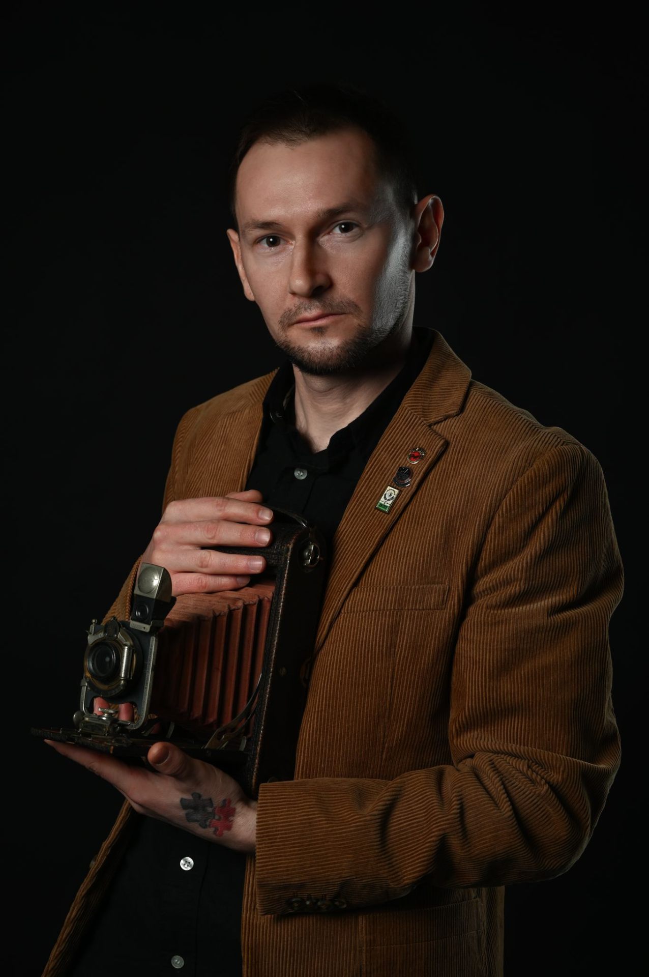 Marcin Bawiec with vintage camera