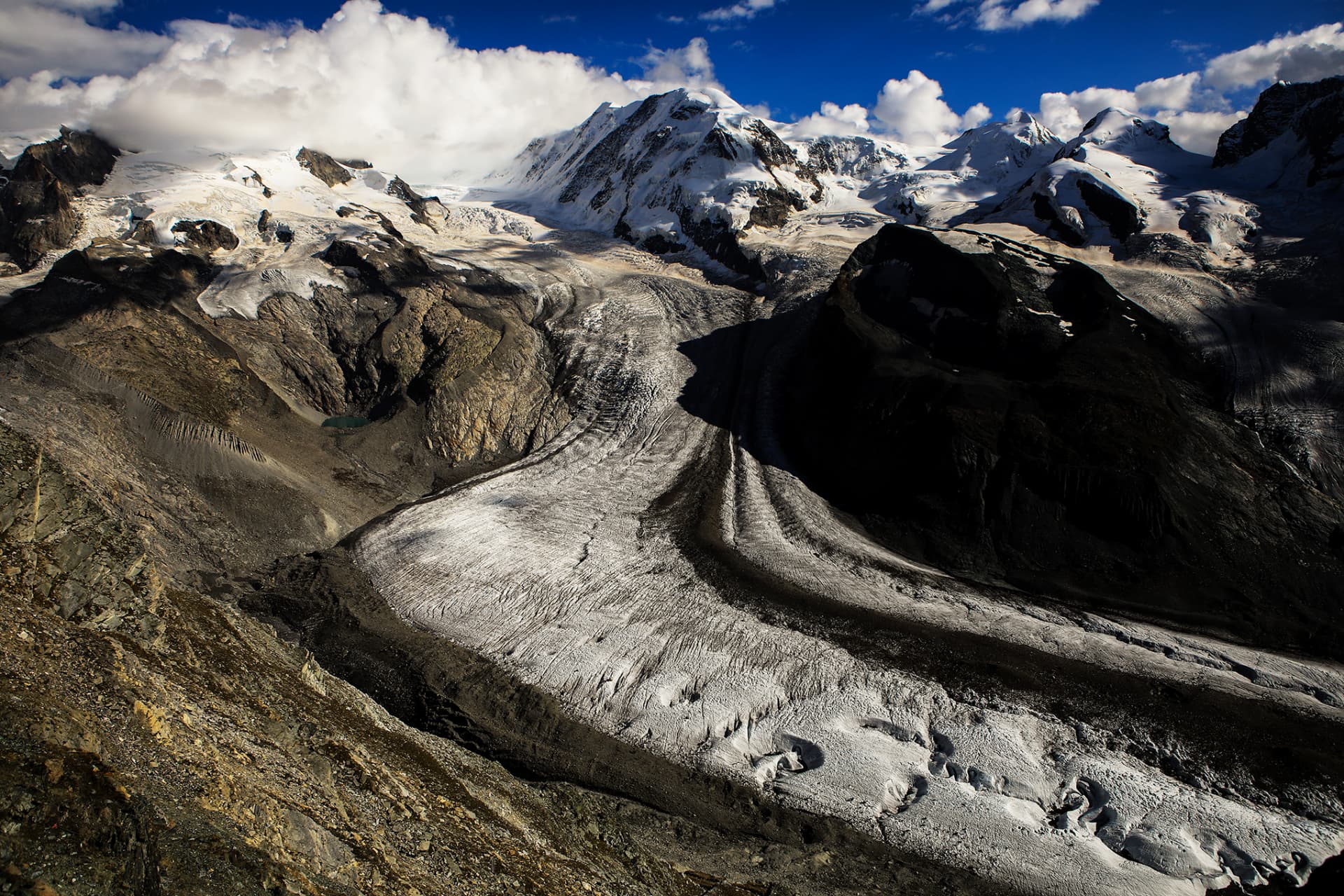 Gornergrat mit der Bahn hinauf, zu Fuss hinunter — am schönsten im Spätherbst